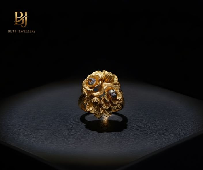 21k Gold Triple Bloom 3D Ring